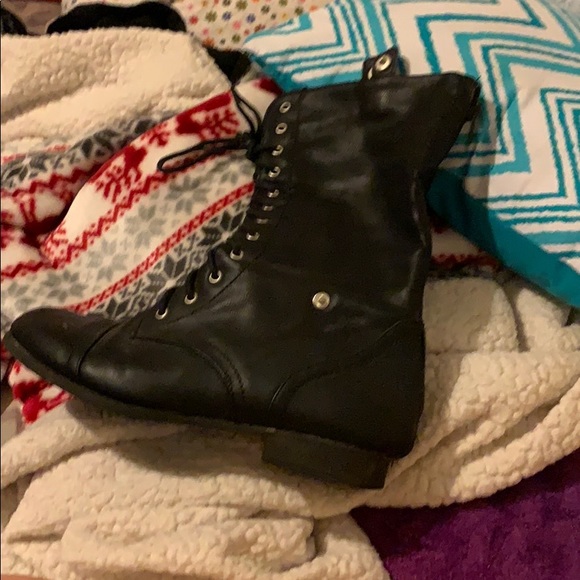Boots - Picture 3 of 3